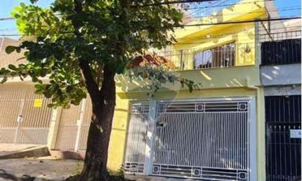 Excelente sobrado no Parque São Domingos - 3 dormitórios, sala e cozinha amplas, 2 banheiros e 2 vagas de garagem