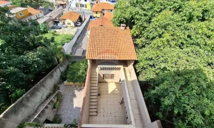 Casa para locação com 290m², 3 dormitórios, sendo 1 suíte, 4 vagas de garagem coberta e edícula com quarto e banheiro por R$4.500,00 - Vila Jaguara-SP