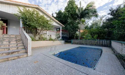 Chácara com 1.120 m², piscina e edícula em bairro tranquilo e arborizado de osasco