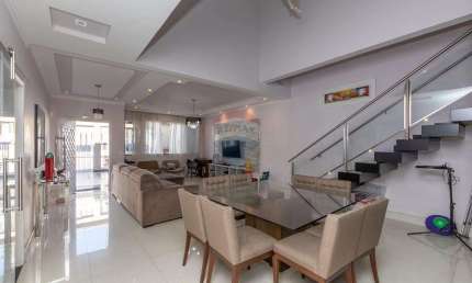 'Luxuoso Sobrado no Limão, com 3 suítes, hidro, closet e piscina!