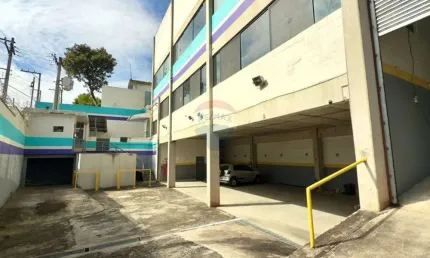 Galpão industrial/comercial com 1.500m², escritórios, doca e 14 vagas – locação em pirituba, sp