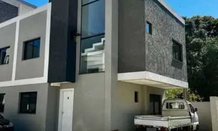 Sobrado em condomínio 3 dormitórios no Uberaba - J.A. imóveis