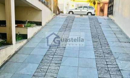 Casa Sobrado em Utinga - Santo André com 295m², 4 dormitórios e 5 banheiros por R$930k - A Venda