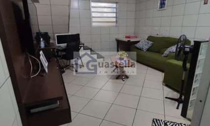 Casa Sobrado em Vila Alvinopolis, São Bernardo do Campo, com 298M² de área útil, 3 dormitórios, 1 suíte e 3 banheiros. Venda por R$ 650.000. Encontre seu lar!