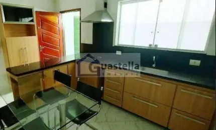 Casa térrea em Jardim Vera Cruz, São Bernardo do Campo: 2 dormitórios, 2 banheiros, 104m² por R$540.000. Confira!