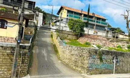 Terreno à Venda na Costeira do Pirajubaé, Florianópolis !!