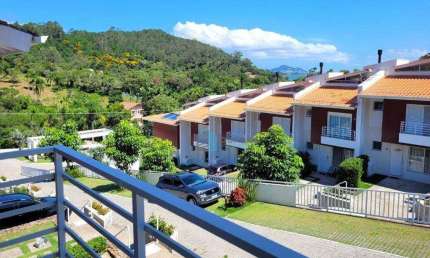 Casa à Venda em Condomínio Fechado no Sambaqui, Florianópolis !!
