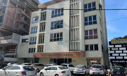 Conjunto de salas com vaga coberta na Rua Lauro Linhares
