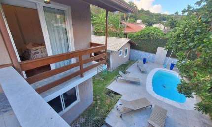 Casa à Venda em Condomínio Fechado no bairro Sambaqui, Florianópolis !!