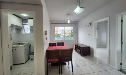 Apartamento pé na areia com 1 dormitório no Campeche