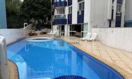 Amplo apartamento com dois quartos e sacada com churrasqueira