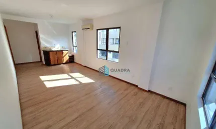 Sala Comercial à Venda no Trindade Shopping, Florianópolis !!