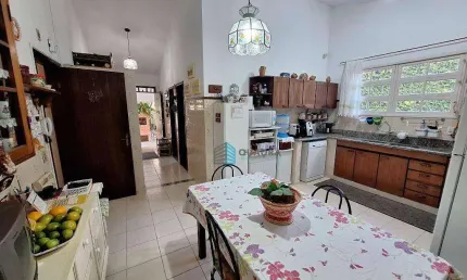 Casa Térrea à Venda no Parque São Jorge, Florianópolis !!