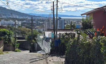 Terreno à Venda no bairro Córrego Grande, Florianópolis !!