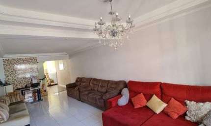 Casa para venda possui 287 metros quadrados com 3 quartos em Macedo - Guarulhos - SP