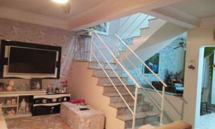 Casa para venda possui 250 metros quadrados com 3 quartos em Parque Jambeiro - Campinas - SP.