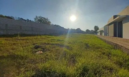 Terreno à venda no Condomínio Villa D Oro em Vinhedo - SP.