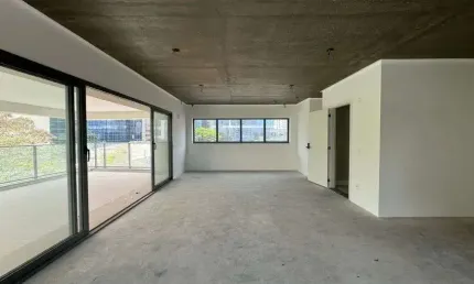 Apartamento alto padrão à venda no condomínio Stratos Itaim em São Paulo - SP