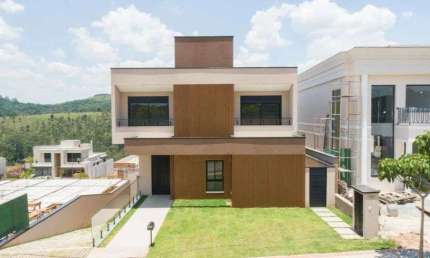 Casa de Alto Padrão à venda no Residencial Itahyê em Santana de Parnaíba-SP