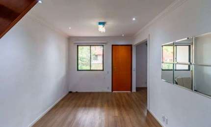 Casa sobrado À venda no Condomínio Vila Nova de Gaia A e B no Jardim Santa Efigênia - SP