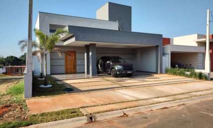 Casa à venda no Condomínio Lagos D'Icarai em Salto - SP.