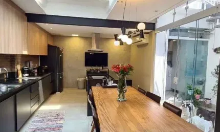Casa de vila à venda possui 200 metros quadrados com 2 quartos em Vila Olímpia - São Paulo - SP