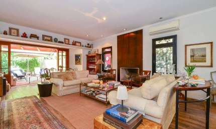 Casa Térrea à Venda no Bairro Butantã, São Paulo - SP