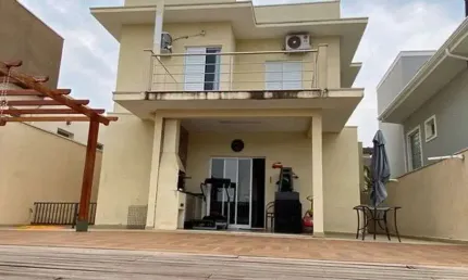 Casa à venda no Condomínio Le Village em Valinhos - SP.