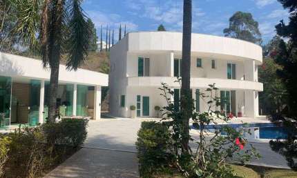 Casa de Condomínio de alto padrão para venda com 500 metros quadrados em Arujá - SP.