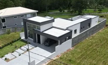 Casa térrea à venda no Condomínio Reserva Santa Maria Nature no Jardim do Golf I em Jandira - SP