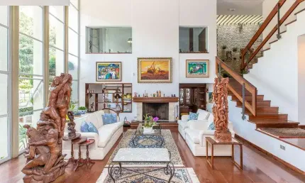 Casa de Alto Padrão à Venda no Bairro Jardim Marajoara, São Paulo - SP