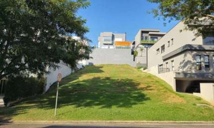 Terreno à venda localizado em Alphaville - Santana de Parnaíba - SP
