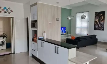 Casa de condomínio para venda tem 300 metros quadrados em Paisagem Renoir - Cotia - SP.