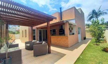 Casa à venda no Condomínio Valville 1 em Alphaville, Santana de Parnaíba - SP.