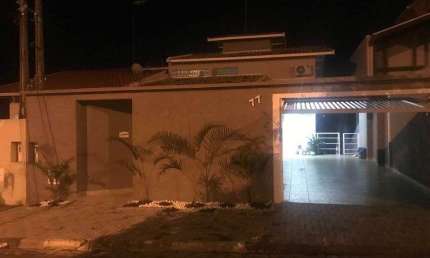 Casa para venda possui 214 metros quadrados com 3 quartos em Jardim Ypê - Paulínia - SP