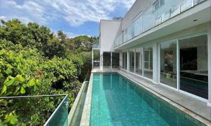 Casa à venda no Condomínio Chácaras dos Lagos em Cotia - SP.
