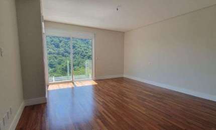 Casa de alto padrão à venda no Residencial Gênesis II em Santana de Parnaíba, São Paulo.