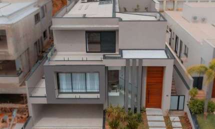 Casa de alto padrão à venda no Residencial Gênesis II em Santana de Parnaíba, São Paulo.