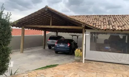 Casa de condomínio para venda possui 200 metros quadrados com 3 quartos