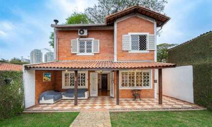 Casa à Venda no Bairro Jardim Petrópolis, São Paulo - SP