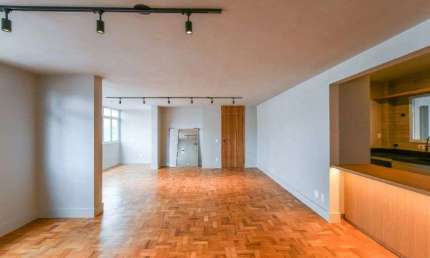 Apartamento alto padrão à venda no Condomínio Edificio Embassy no Jardim Paulista em São Paulo - SP