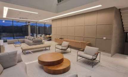 Casa de alto padrão à venda no Residencial Gênesis II em Santana de Parnaíba, São Paulo.