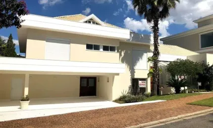 Casa de alto padrão localizada no Residencial Gêneses I em Santana de Parnaíba - SP.