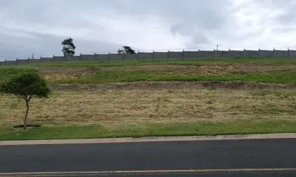 Terreno residencial no Condomínio Entreverdes possui 1.430 m² - Campinas - SP