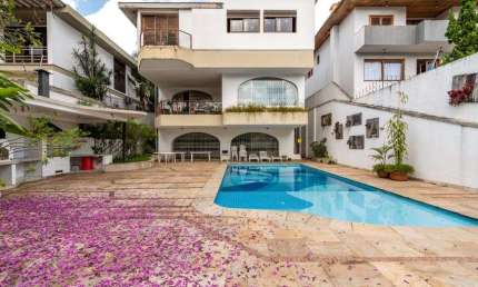 Casa para venda possui 690 metros quadrados com 4 quartos em Cidade Jardim - São Paulo - SP.