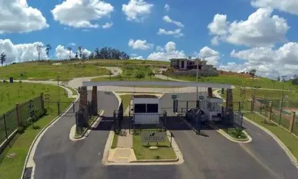 Terreno à venda com 854 metros quadrados no Residencial Jatibela em Campinas - SP.
