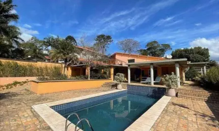 Casa alto padrão à venda no Condomínio Villa Vianna na Vila Santo Antônio em Cotia - SP,