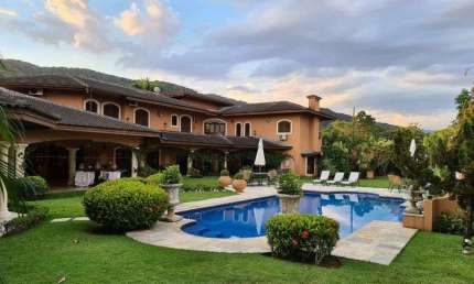 Casa em condomínio fechado com 6 quartos à venda na Avenida Kensei Tamayose, 231, Jardim Acapulco, Guarujá
