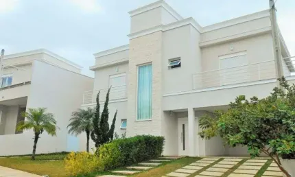 Casa de condomínio para venda tem 257 metros quadrados com 4 quartos