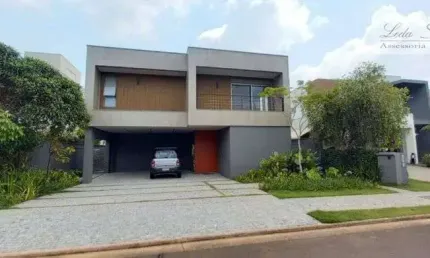Casa de condomínio sobrado para venda tem 420 metros quadrados com 4 quartos